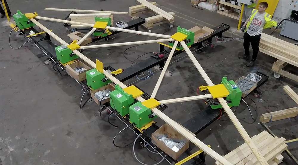 Wielogłowicowa prasa do wiązarów